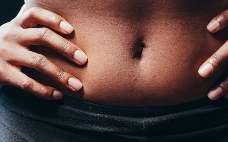 Jak wyrzeźbić brzuch?