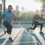 Strzelające kolana – przyczyny i sposoby rozwiązania problemu.
