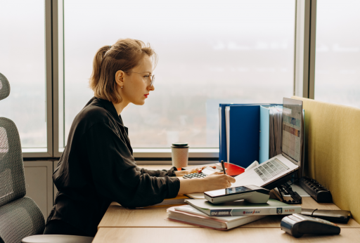 Dużo siedzisz? Sprawdź, co powinno być Twoim treningowym priorytetem