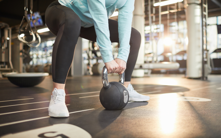 Minimalistyczny trening siłowy: maksymalne wyniki z minimalnym nakładem