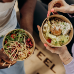 Jedzenie przed snem: czy to dobry czy zły pomysł? 